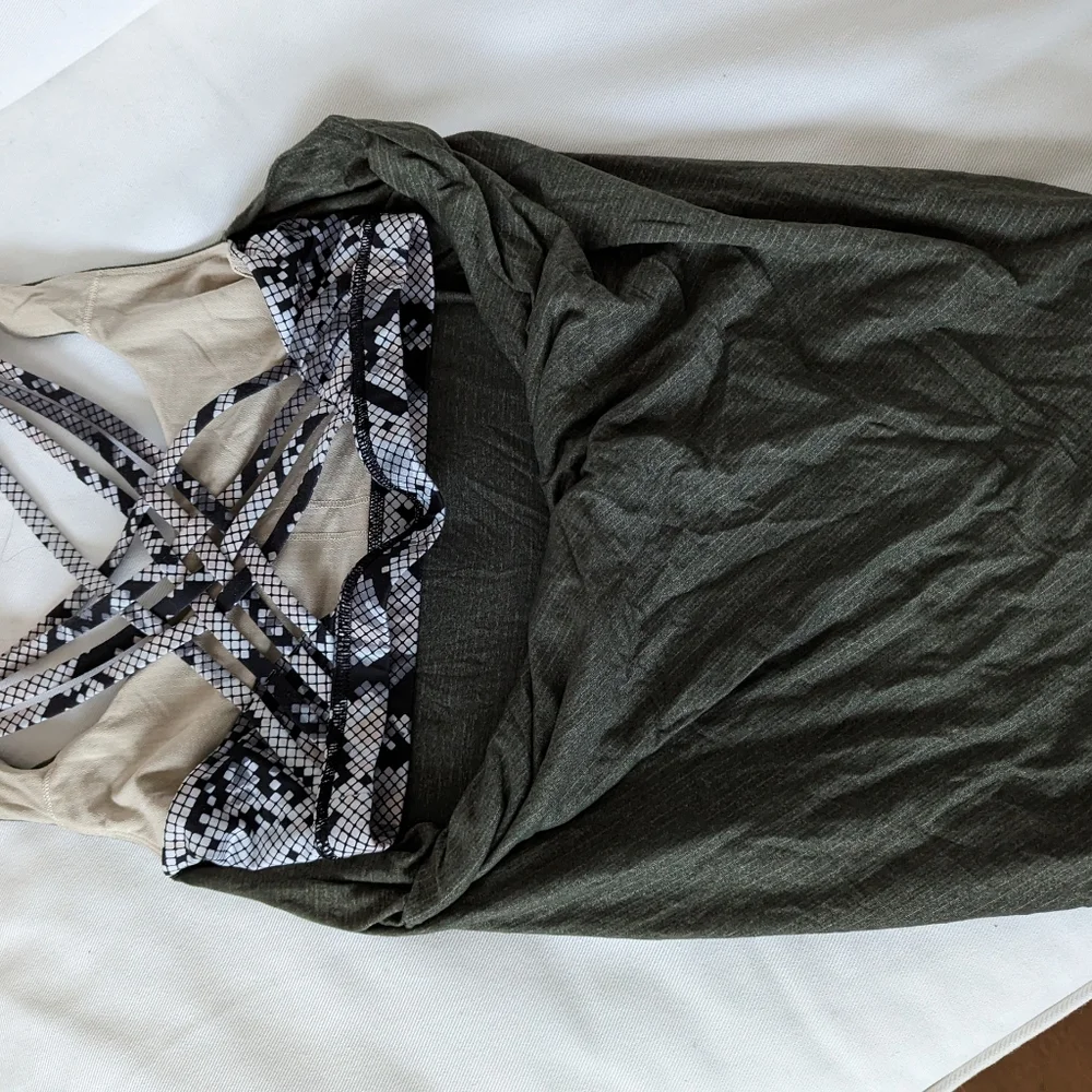 Lululemon Top EUC like NEW - Picture 3 of 4